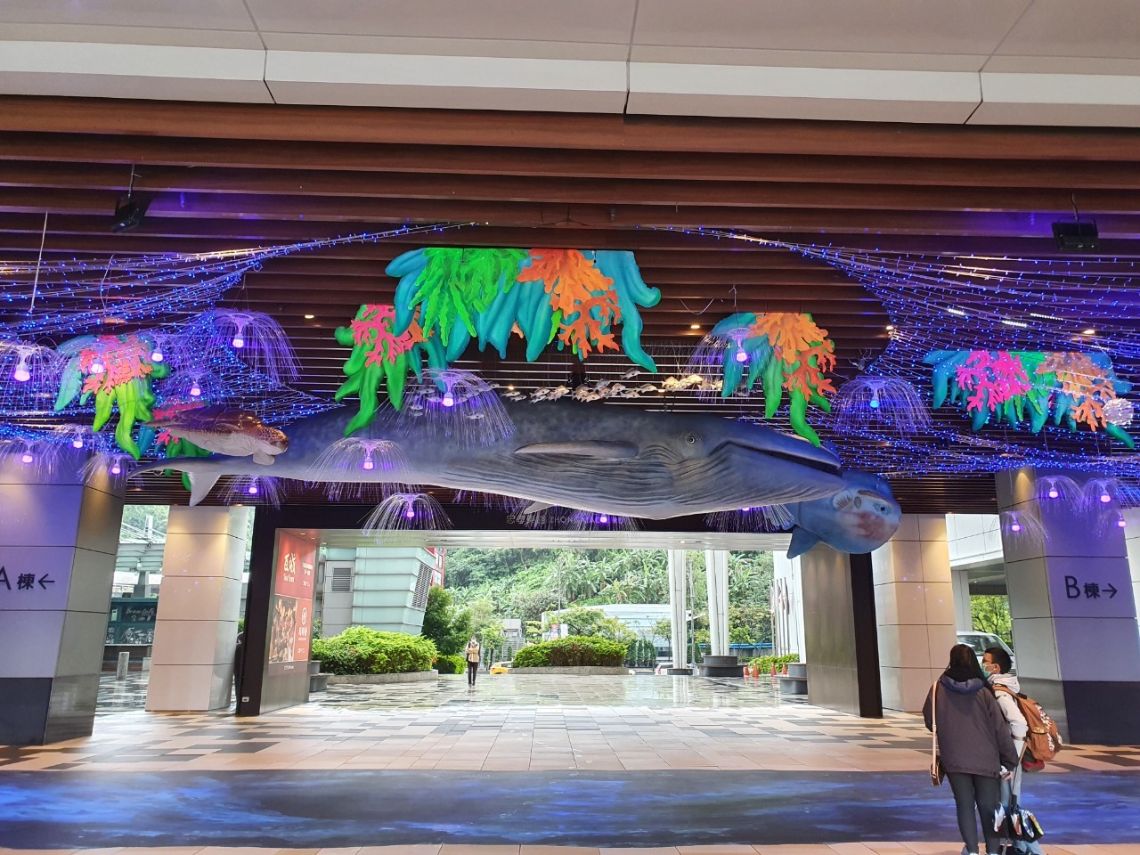 Starting December 4th, CITYLINK Nangang will be submerged with giant whales in the atriums of Buildings A and B.